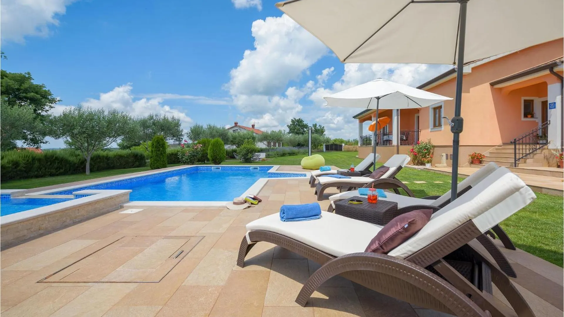 Two-Bedroom Holiday Home In Tinjan Croatia