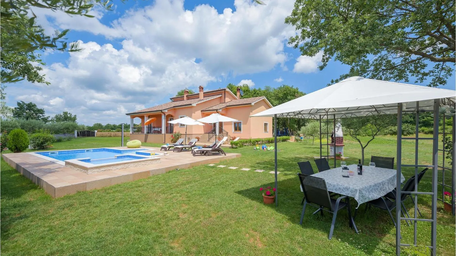 Two-Bedroom Holiday Home In Tinjan