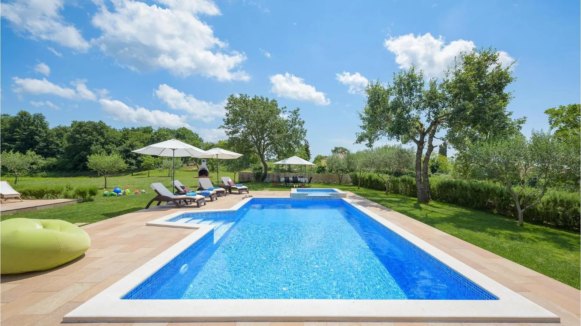 Two-Bedroom Holiday Home In Tinjan