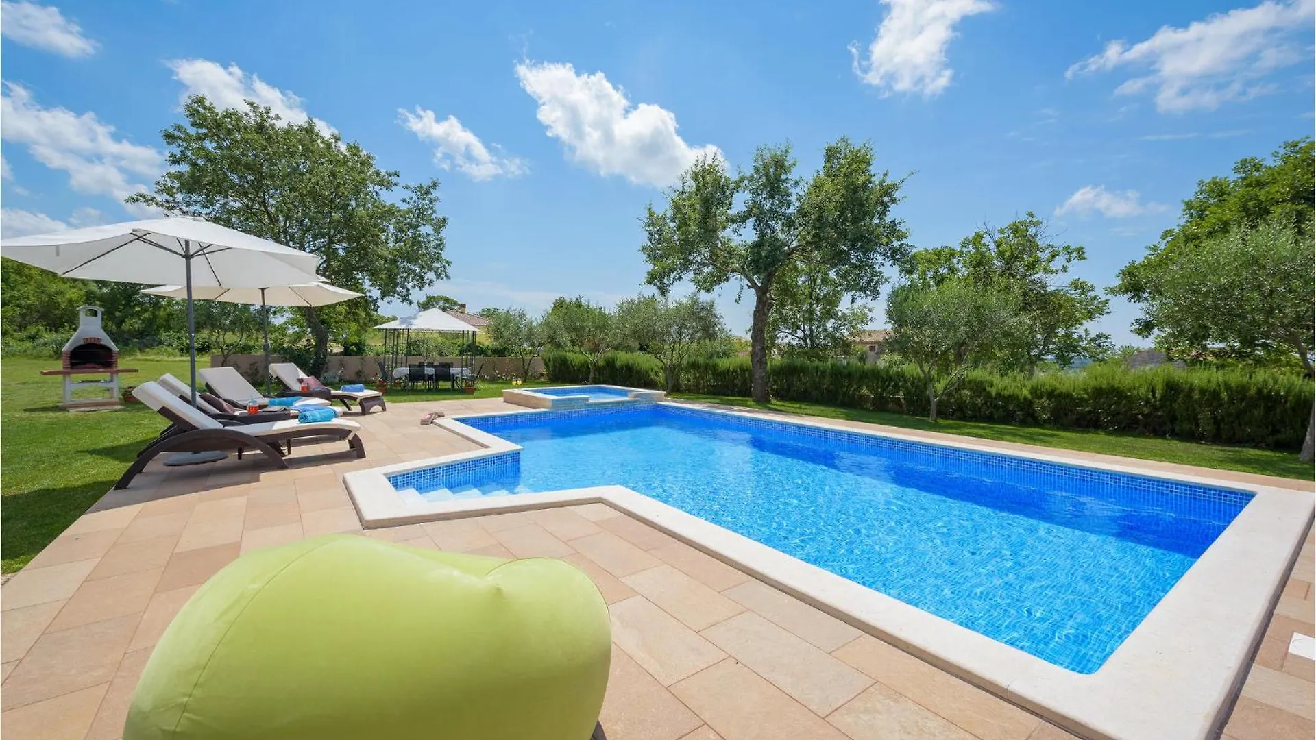 Two-Bedroom Holiday Home In Tinjan
