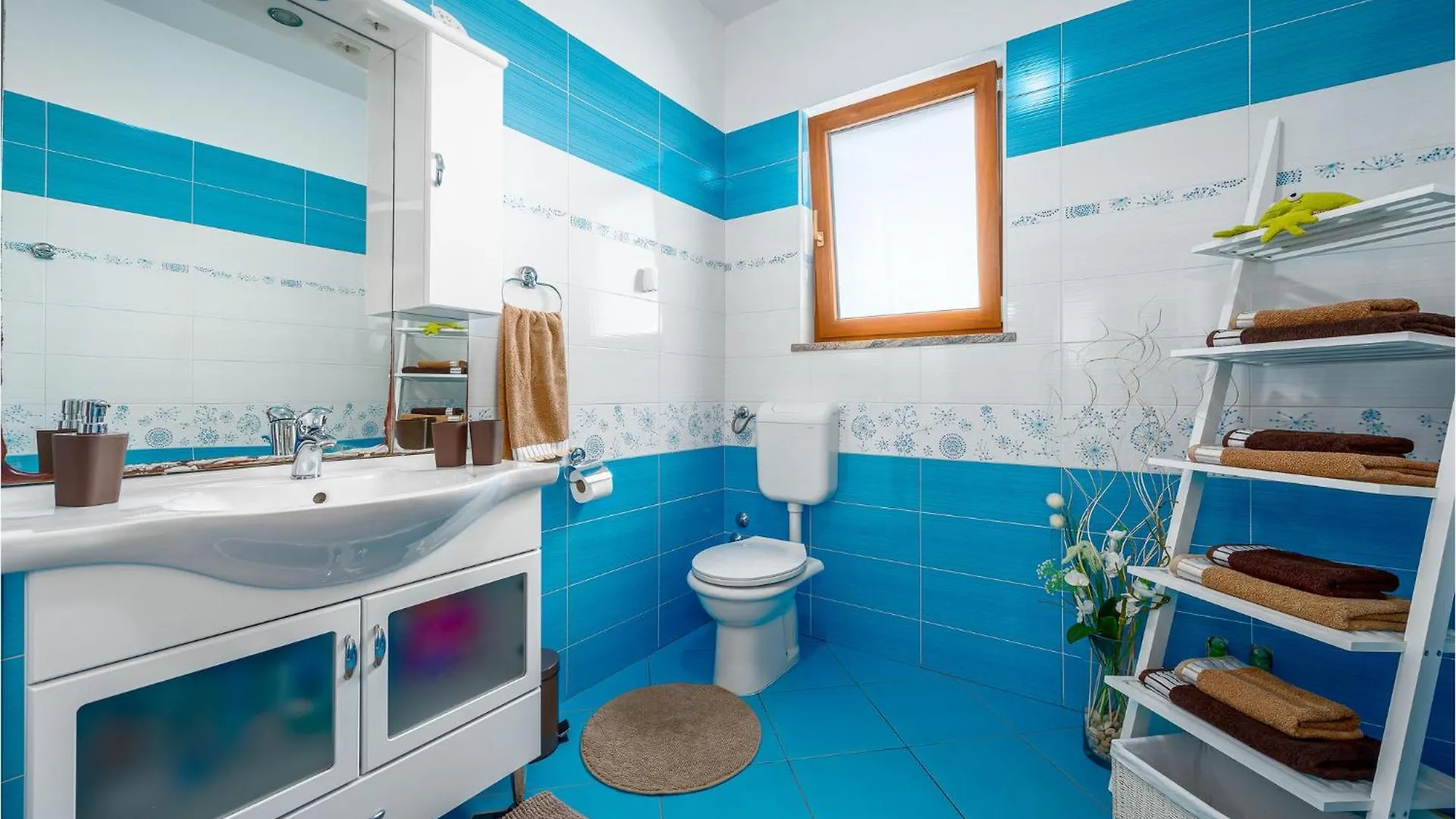 Two-Bedroom Holiday Home In Tinjan Croatia