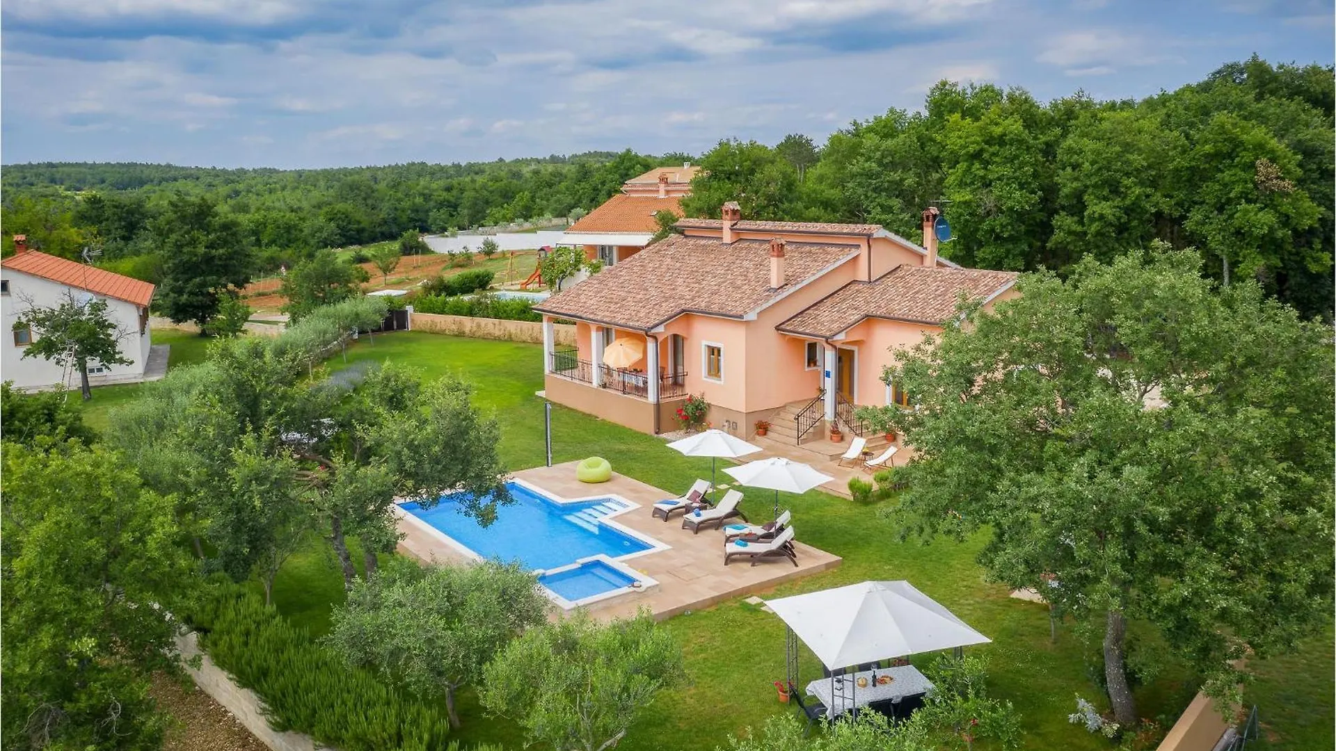 Two-Bedroom Holiday Home In Tinjan Croatia