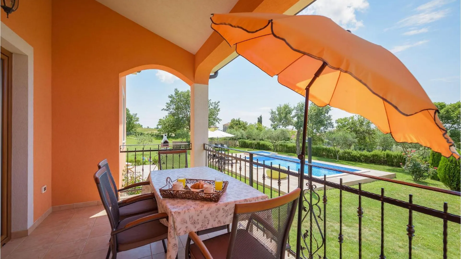 Two-Bedroom Holiday Home In Tinjan