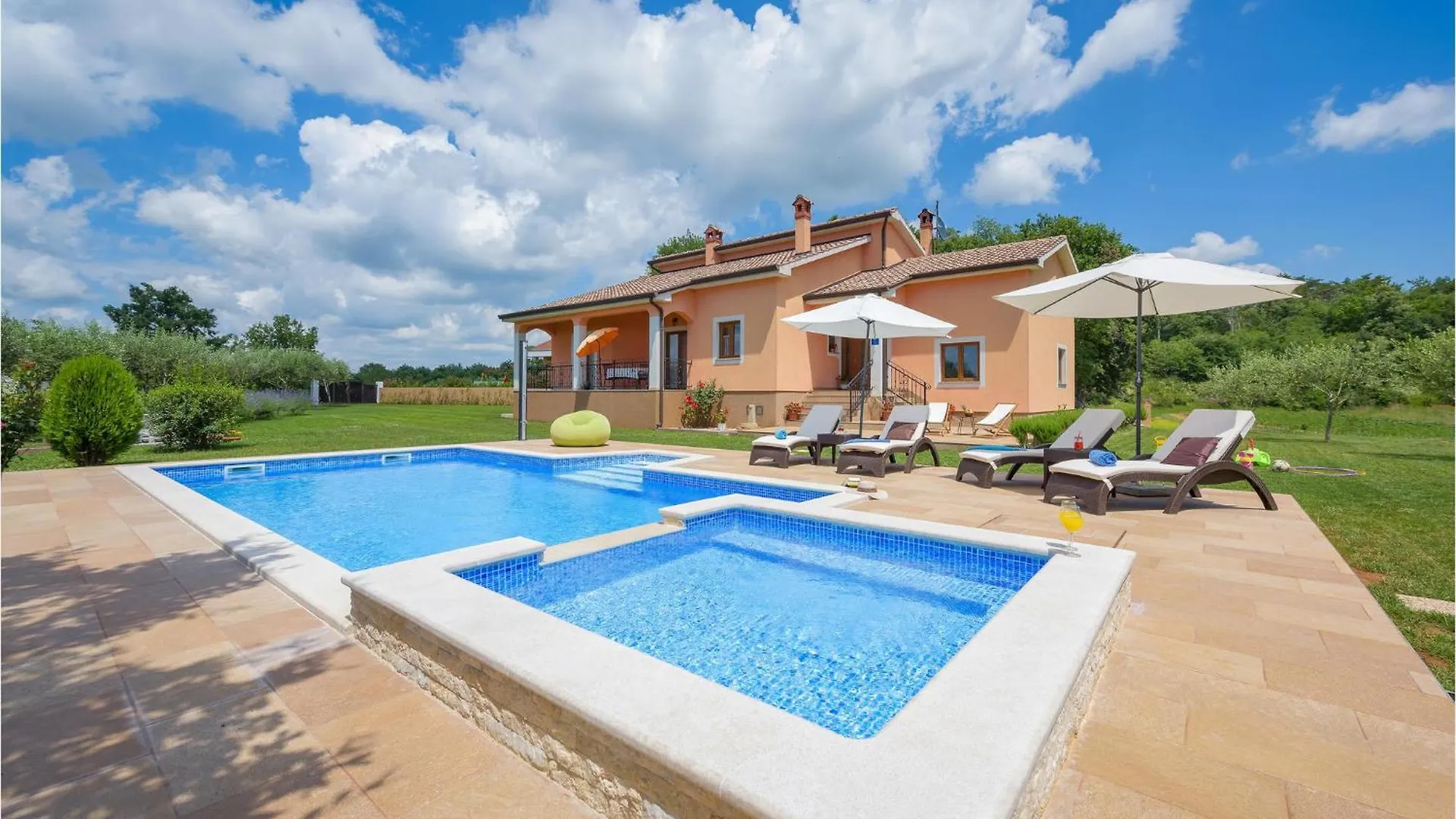 Two-Bedroom Holiday Home In Tinjan 0*,